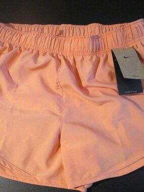 NWT Ladies sz L NIKE Dri Fit shorts 3" Peach color with lining